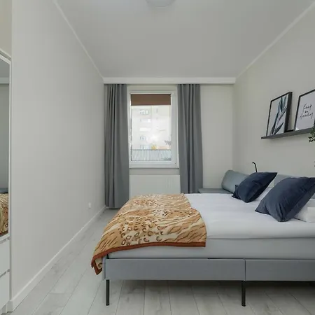 Apartment Office - 2-bedroom Corpo-stay In By Renters Krakow