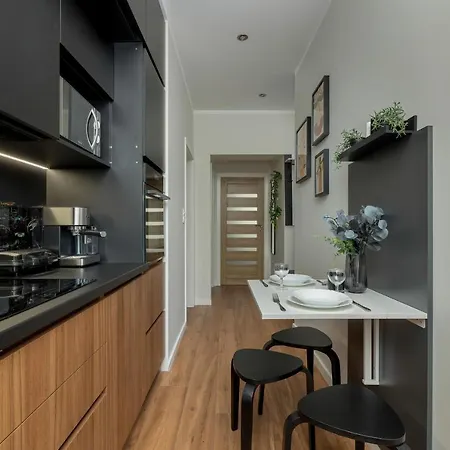 Office - 2-bedroom Corpo-stay In By Renters